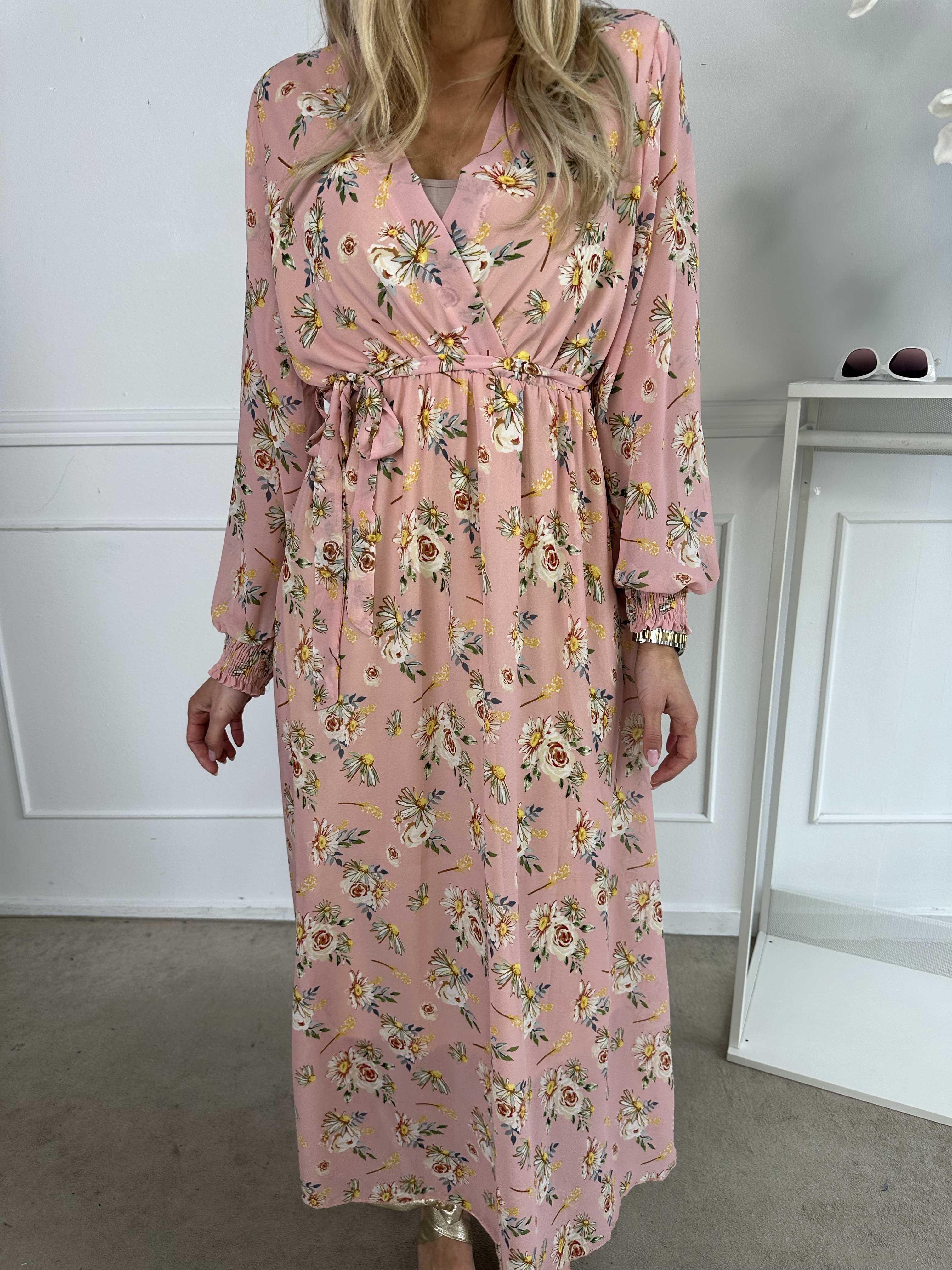 Zola - Lang kjole med blomster og semi-transparente ærmer